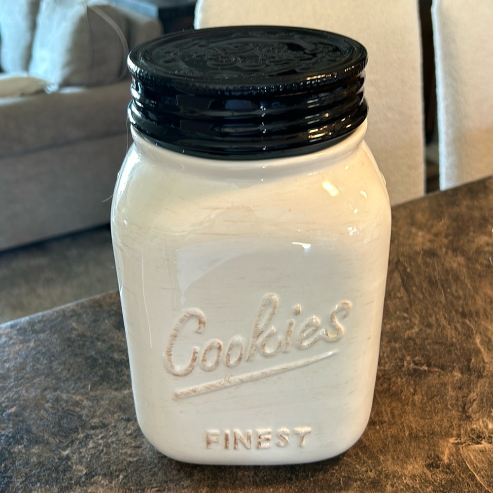 Cookie jar